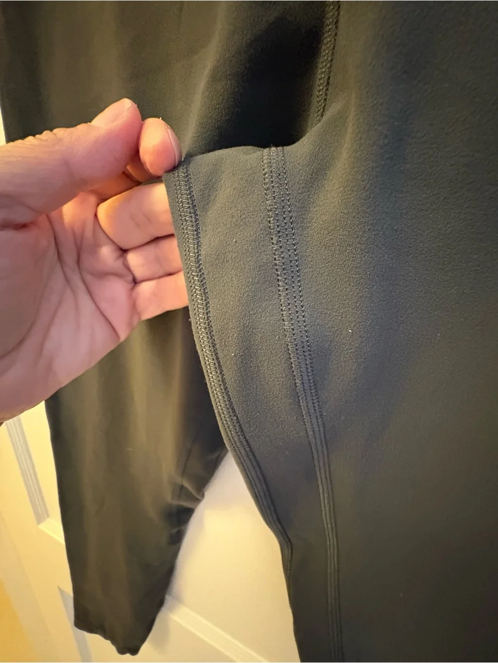 lululemon athletica Align high rise Leggings in titanium, size 6 inseam 25”